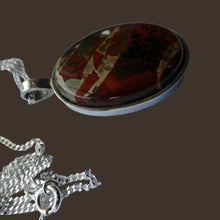 Load image into Gallery viewer, Stylish Oval HALLMARKED SILVER &amp; Agate Pendant (London 1976)
