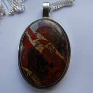 Stylish Oval HALLMARKED SILVER & Agate Pendant (London 1976)