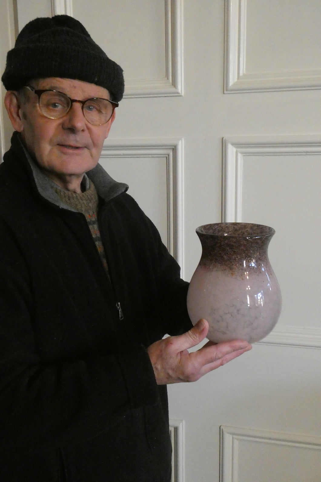 SCOTTISH GLASS. Large MONART Scottish Art Glass Vase. SA Shape. Mottled Pale Pink, Blush Pink and Purple & Lots of Gold Aventurine Flakes. 7 inches high