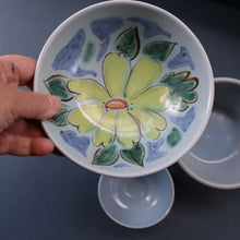 Load image into Gallery viewer,  1950s BUCHAN Three Stoneware Bowls. EDINBURGH Pattern
