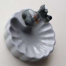 Load image into Gallery viewer, DISNEY INTEREST. Rare 1950s WADE Pin Tray with applied Wade Model of Jock (from Lady and the Tramp)
