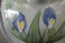 Load image into Gallery viewer, Vintage SCOTTISH Highland Stoneware CHEESE DOME Rarer Iris Pattern
