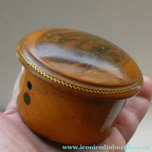 Load image into Gallery viewer, Antique 19th Century Dark MAUCHLINE Ware Thread Box.
