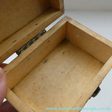 Load image into Gallery viewer, Antique 19th Century MAUCHLINE Ware Box. View of Edinburgh from Calton Hill on the Lid
