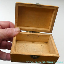 Load image into Gallery viewer, Antique 19th Century MAUCHLINE Ware Box. View of Edinburgh from Calton Hill on the Lid
