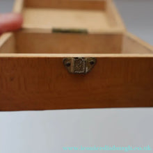 Load image into Gallery viewer, Antique 19th Century MAUCHLINE Ware Box. View of Windsor Castle on the Lid
