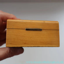 Load image into Gallery viewer, Antique 19th Century MAUCHLINE Ware Box. View of Windsor Castle on the Lid
