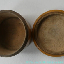 Load image into Gallery viewer, Antique SCOTTISH 19th Century MAUCHLINE Ware Trinket Box (c 1880), with an image of Holyrood Palace
