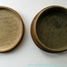 Load image into Gallery viewer, Antique SCOTTISH 19th Century MAUCHLINE Ware Trinket Box (c 1880), with an image of Holyrood Palace
