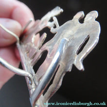 Load image into Gallery viewer, Antique Scottish Silver. 1890s Hamilton &amp; Inches Hallmarked Menu Holder: BEAR HUNT
