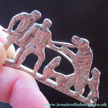 Load image into Gallery viewer, Antique Scottish Silver. 1890s Hamilton &amp; Inches Hallmarked Menu Holder: BEAR HUNT
