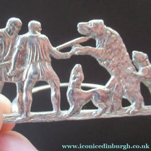 Load image into Gallery viewer, Antique Scottish Silver. 1890s Hamilton &amp; Inches Hallmarked Menu Holder: BEAR HUNT
