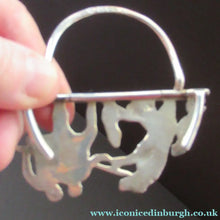 Load image into Gallery viewer, Antique Scottish Silver. 1890s Hamilton &amp; Inches Hallmarked Menu Holder: BEAR HUNT
