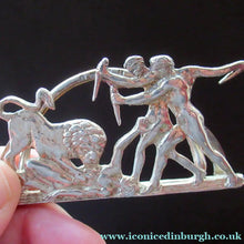 Load image into Gallery viewer, Antique Scottish Silver. 1890s Hamilton &amp; Inches Hallmarked Menu Holder: BEAR HUNT
