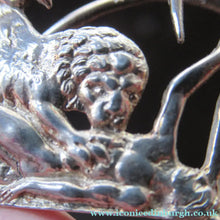 Load image into Gallery viewer, Antique Scottish Silver. 1890s Hamilton &amp; Inches Hallmarked Menu Holder: BEAR HUNT
