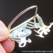 Load image into Gallery viewer, Antique Scottish Silver. 1890s Hamilton &amp; Inches Hallmarked Menu Holder: BEAR HUNT
