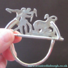 Load image into Gallery viewer, Antique Scottish Silver. 1890s Hamilton &amp; Inches Hallmarked Menu Holder: BEAR HUNT
