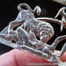 Load image into Gallery viewer, Antique Scottish Silver. 1890s Hamilton &amp; Inches Hallmarked Menu Holder: BEAR HUNT
