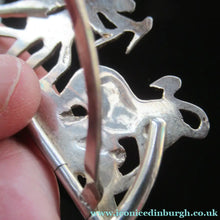Load image into Gallery viewer, Antique Scottish Silver. 1890s Hamilton &amp; Inches Hallmarked Menu Holder: BEAR HUNT
