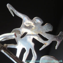 Load image into Gallery viewer, Antique Scottish Silver. 1890s Hamilton &amp; Inches Hallmarked Menu Holder: BEAR HUNT
