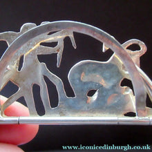 Load image into Gallery viewer, Antique Scottish Silver. 1890s Hamilton &amp; Inches Hallmarked Menu Holder: BEAR HUNT
