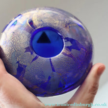 Load image into Gallery viewer, Azurene Vintage 1980s ISLE OF WIGHT Glass Royal Blue and Gold Squat Vase (with label)
