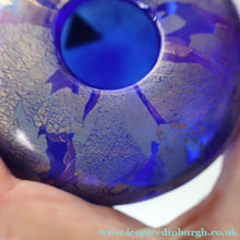 Load image into Gallery viewer, Azurene Vintage 1980s ISLE OF WIGHT Glass Royal Blue and Gold Squat Vase (with label)
