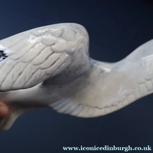 Load image into Gallery viewer, B/ Large Vintage BESWICK Seagull Wall Plaque. Model Number 658/2
