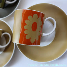 Load image into Gallery viewer, Collectable Susie Cooper CARNABY Daisy Set of Six Coffee Cups and Saucers. Boxed - British Ceramics
