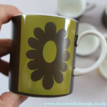 Load image into Gallery viewer, Collectable Susie Cooper CARNABY Daisy Set of Six Coffee Cups and Saucers. Boxed - British Ceramics
