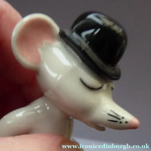 Load image into Gallery viewer, Vintage Wade Ceramic Figurine. ADRUNDEL TOWN MOUSE

