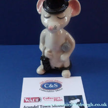 Load image into Gallery viewer, Vintage Wade Ceramic Figurine. ADRUNDEL TOWN MOUSE
