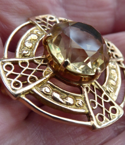 Scottish 9ct Gold Brooch 1960s by Robert Allison