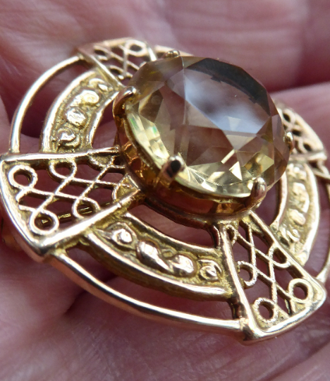 Scottish 9ct Gold Brooch 1960s by Robert Allison