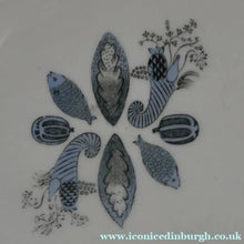 Load image into Gallery viewer, Vintage 1950s Wedgwood SIX DINNER PLATES. Persephone / Harvest Festival Pattern with Stylised Fish. 10 inches
