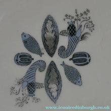 Load image into Gallery viewer, Vintage 1950s Wedgwood SIX DINNER PLATES. Persephone / Harvest Festival Pattern with Stylised Fish. 10 inches
