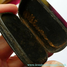 Load image into Gallery viewer, ANTIQUE Snuff Box. Georgian Papier Mache Box with Take a Pinch Mott
