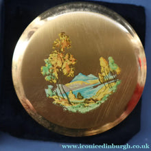 Load image into Gallery viewer, JOB LOT: Five Vintage 1950s / 1960s Gold-Tone Powder Compacts
