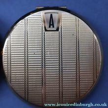 Load image into Gallery viewer, JOB LOT: Five Vintage 1950s / 1960s Gold-Tone Powder Compacts
