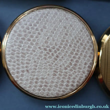 Load image into Gallery viewer, JOB LOT: Five Vintage 1950s / 1960s Gold-Tone Powder Compacts
