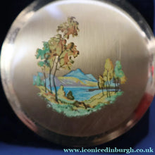 Load image into Gallery viewer, JOB LOT: Five Vintage 1950s / 1960s Gold-Tone Powder Compacts
