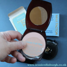 Load image into Gallery viewer, JOB LOT: Three Vintage 1960s Plastic Powder Compacts. Helena Rubinstein Leichner - Vintage Powder Compact
