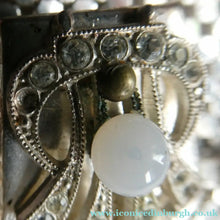 Load image into Gallery viewer, Glittery Vintage SILVER Glomesh Disco Evening Clutch Bag or Purse. Fancy Diamante Clasp Detail
