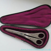 Load image into Gallery viewer,  Victorian SOLID SILVER Grape Scissors  in Fitted Leather Case
