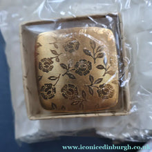 Load image into Gallery viewer, JOB LOT: Three Vintage 1960s Plastic Powder Compacts &amp; Three Little Stratton Boxes. - Vintage Powder Compact
