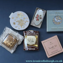 Load image into Gallery viewer, JOB LOT: Three Vintage 1960s Plastic Powder Compacts &amp; Three Little Stratton Boxes. - Vintage Powder Compact
