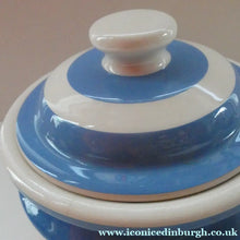 Load image into Gallery viewer, LARGE 1960s Judith Onions TG Green Cornishware Lidded SUGAR Storage Jar. 7 inches
