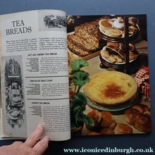 Load image into Gallery viewer, VINTAGE UK Women's Fashion Magazine. HOUSE WIFE. Published March 1962. Good Condition
