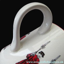 Load image into Gallery viewer, 1980s MIDWINTER POTTERY. Rare LONDON SCENES Mugs. Beefeaters at the Tower of London
