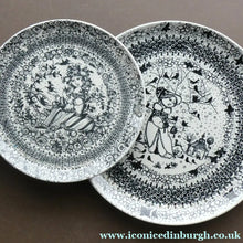 Load image into Gallery viewer, Pair of 1970s Danish Nymolle Bjorn Wiimblad Plates
